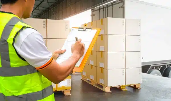 Trucks from China to Kazakhstan are loading goods at the warehouse