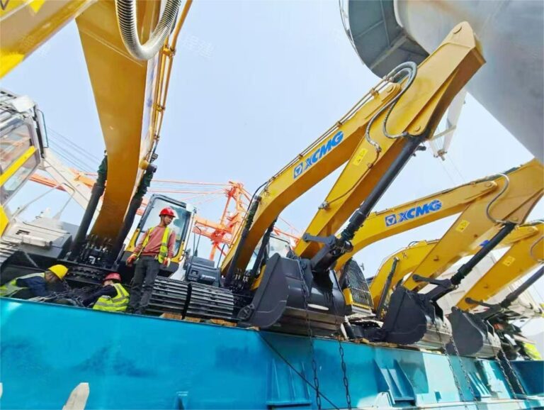 Excavator dock ground operation loading ship - fixed inspection work
