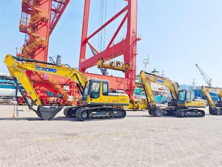 How to Ship Excavators and Bulldozers from China-Excavator Dock Ground Operation