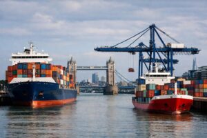 FCL vs LCL Shipping to the UK-Costs, Transit Times, Shipping Routes, and Customs Clearance