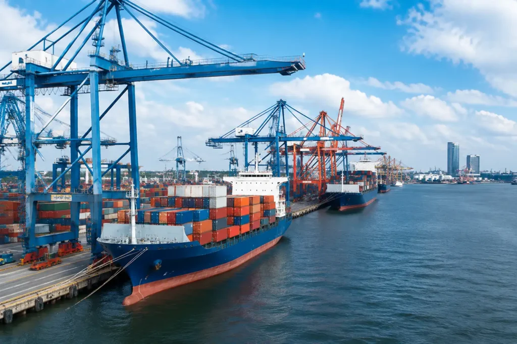 Container loading at China port for sea freight shipments